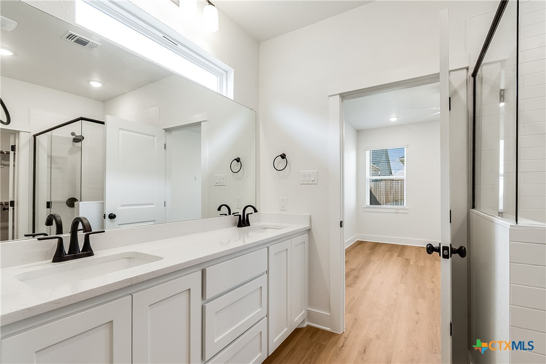 2025 Stillwell Street Property Photo 6