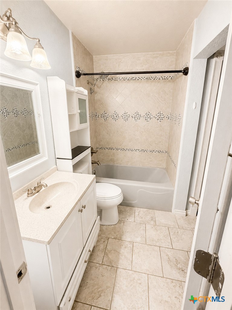 1305 Elia Street Property Photo 4