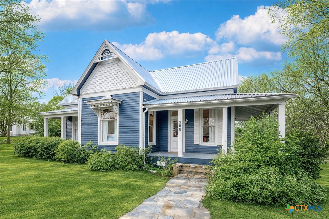 306 5th Avenue Property Photo 1