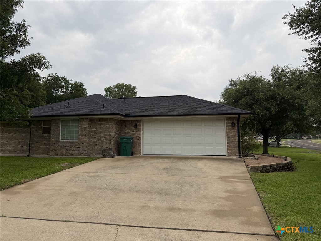 621 S Roy Reynolds Drive Property Photo 2