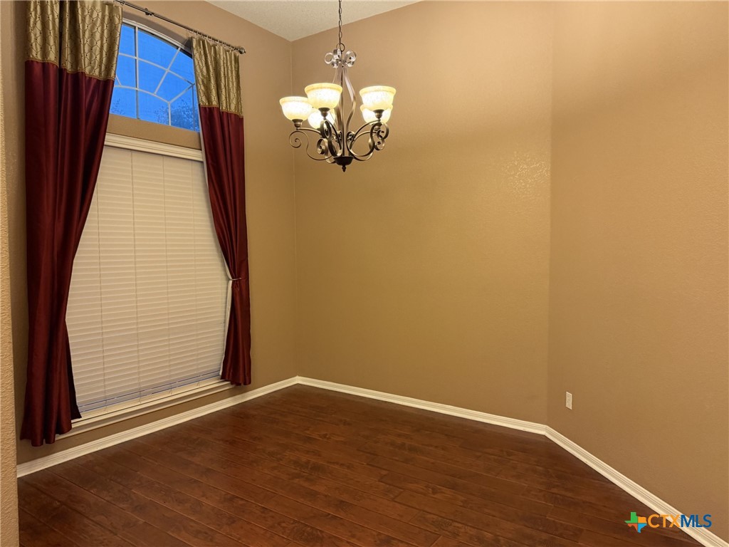 621 S Roy Reynolds Drive Property Photo 4