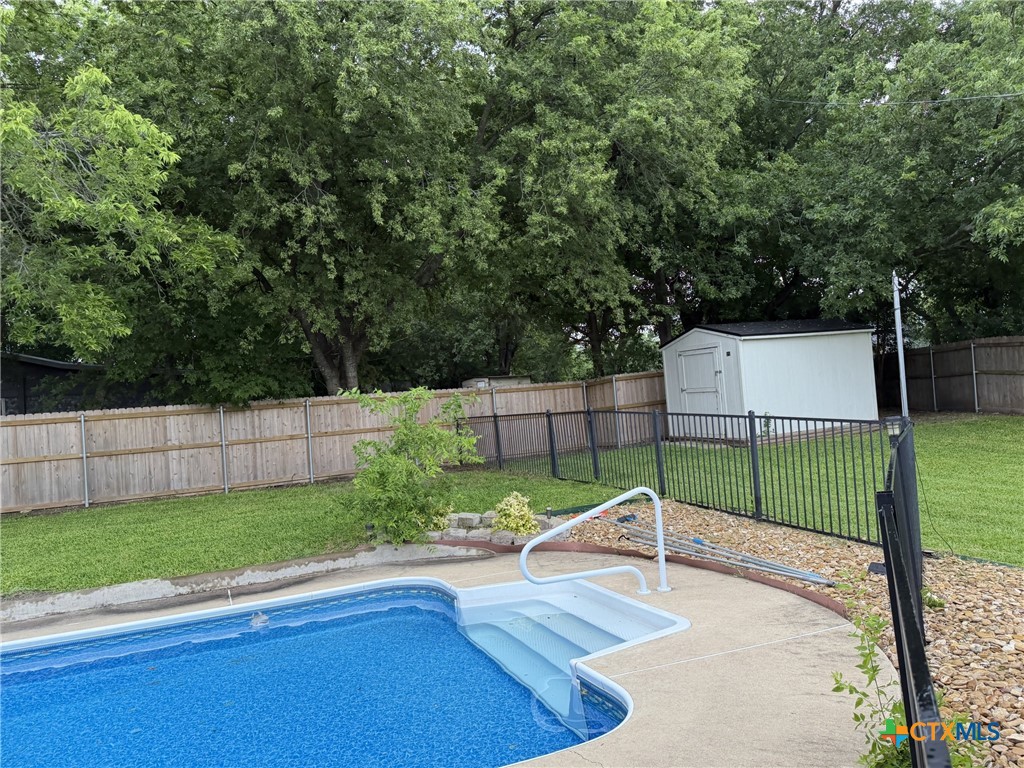 621 S Roy Reynolds Drive Property Photo 11
