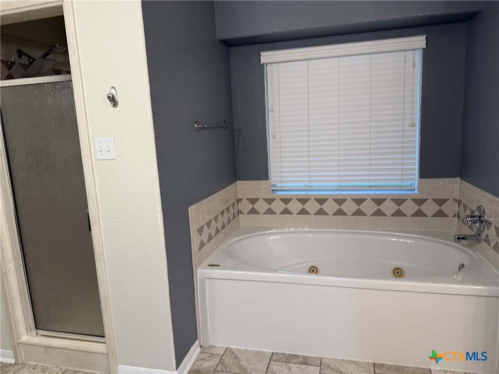 621 S Roy Reynolds Drive Property Photo 23