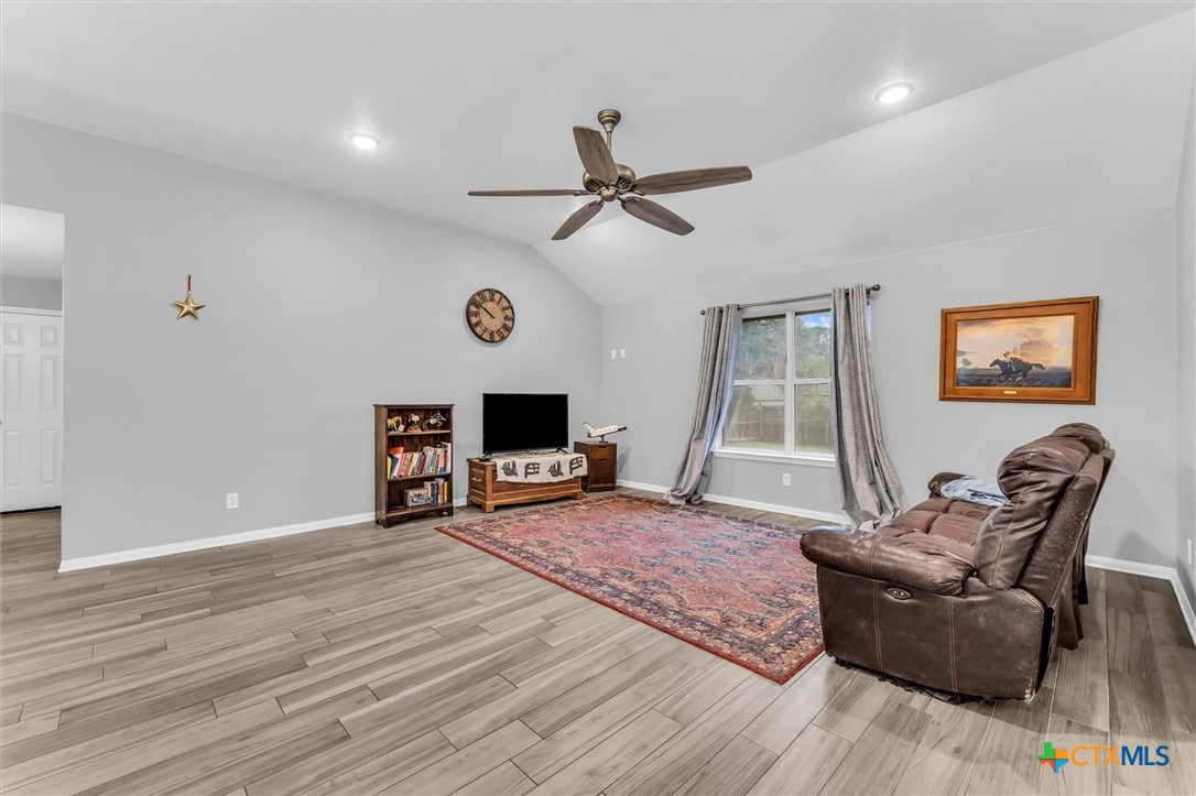 7 Market Loop Property Photo 9