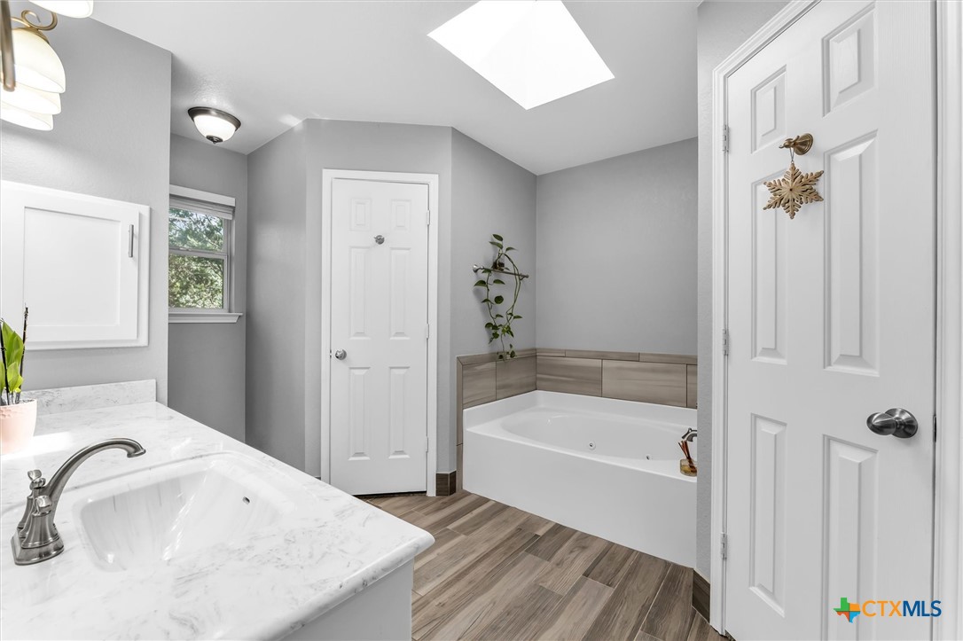 7 Market Loop Property Photo 13