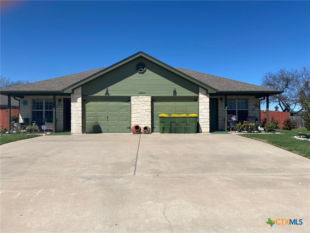 1004 Leah Drive Property Photo 1