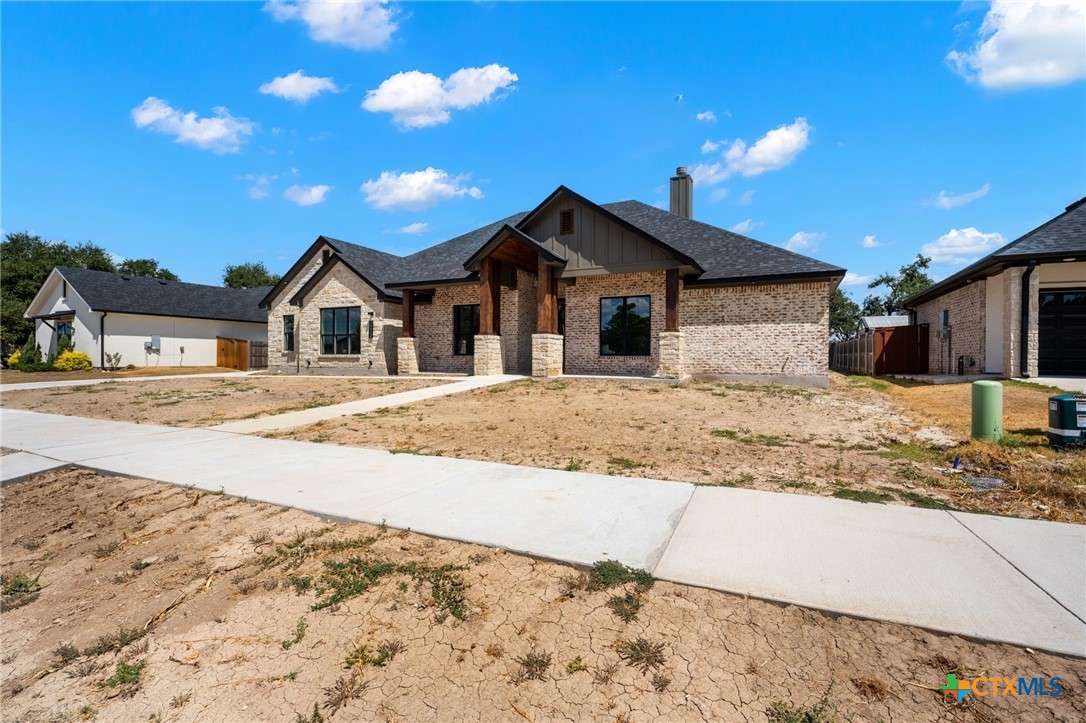 1112 Fairfax Drive Property Photo 3
