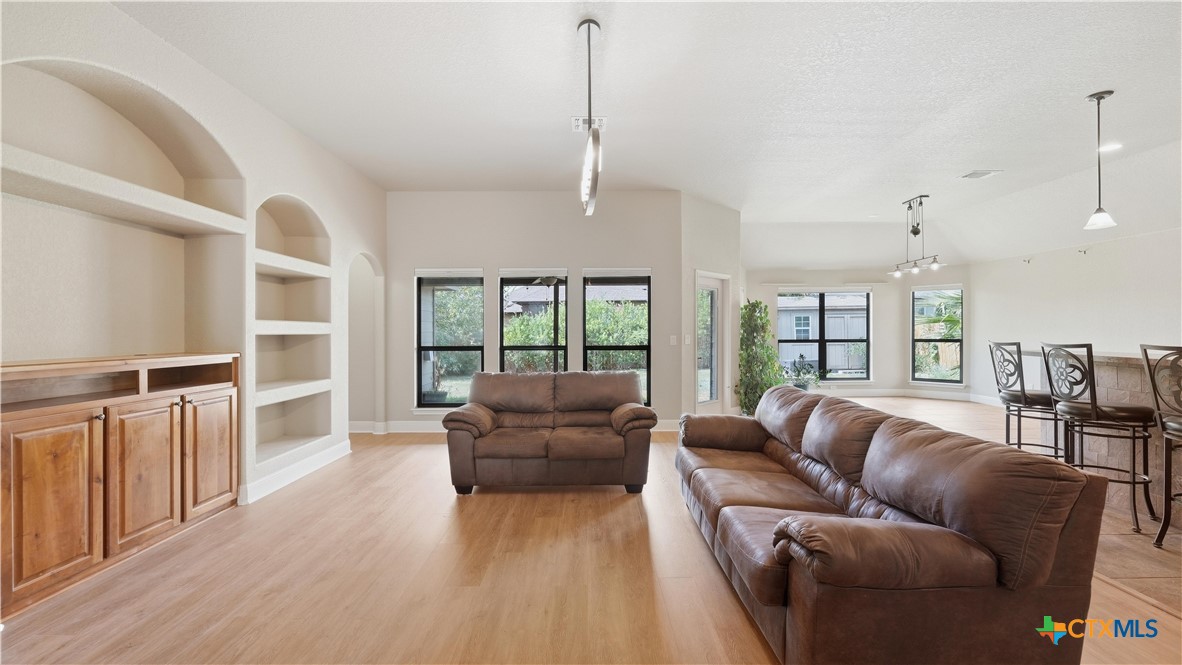 2262 Sun Chase Boulevard Property Photo 5
