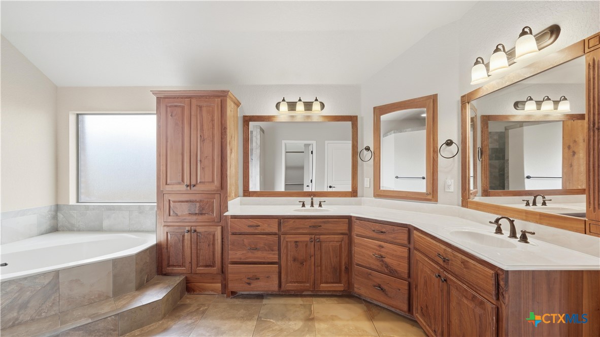 2262 Sun Chase Boulevard Property Photo 23