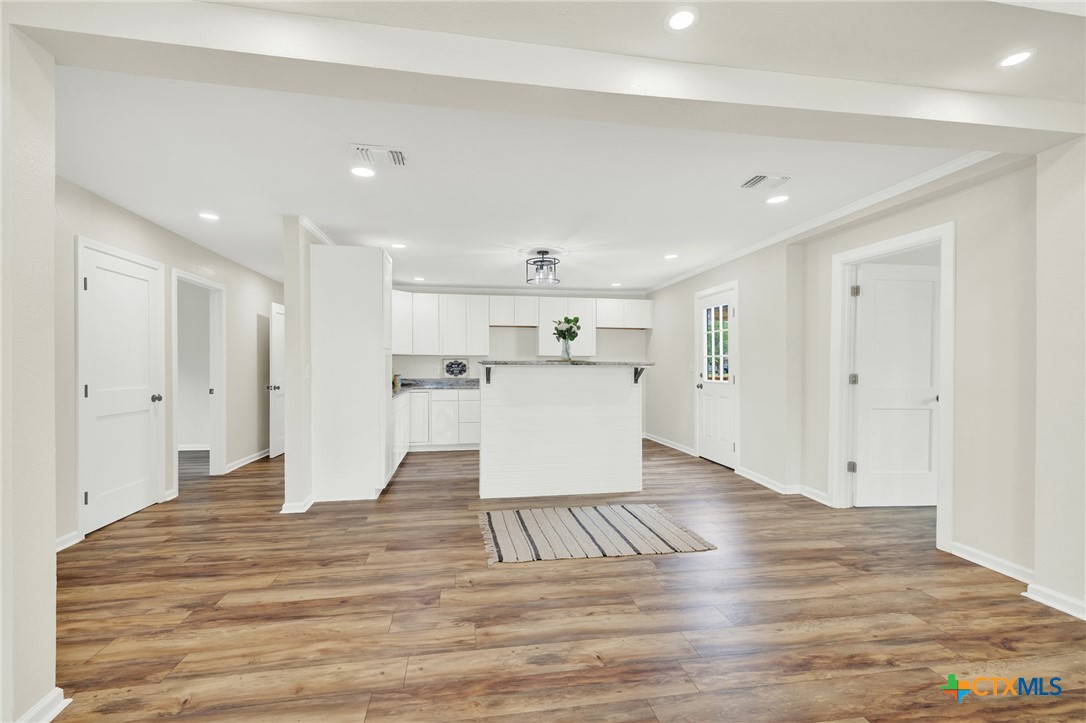 312 N Lavernia Property Photo 11