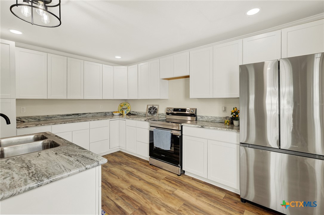 312 N Lavernia Property Photo 13