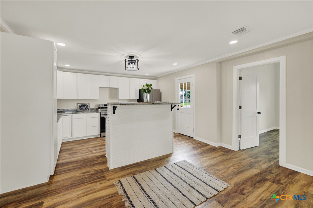 312 N Lavernia Property Photo 14