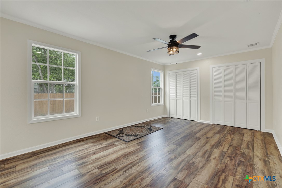 312 N Lavernia Property Photo 18