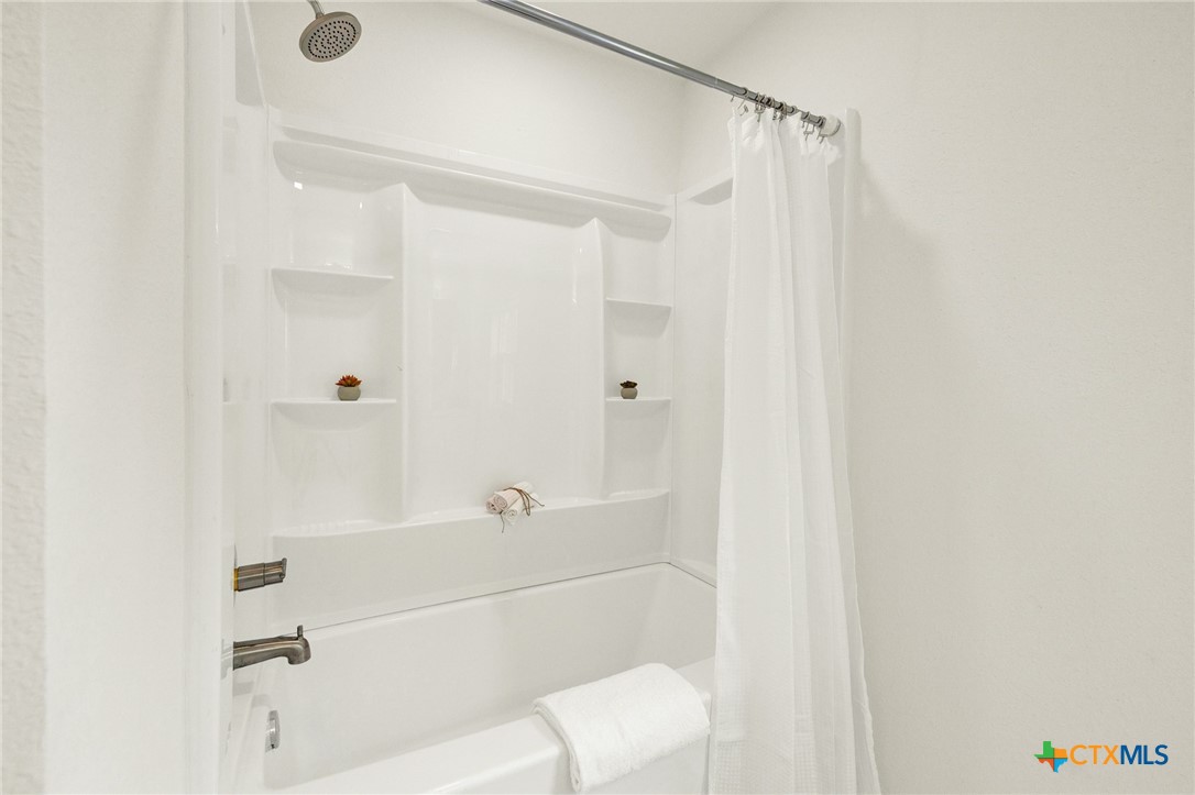 312 N Lavernia Property Photo 20