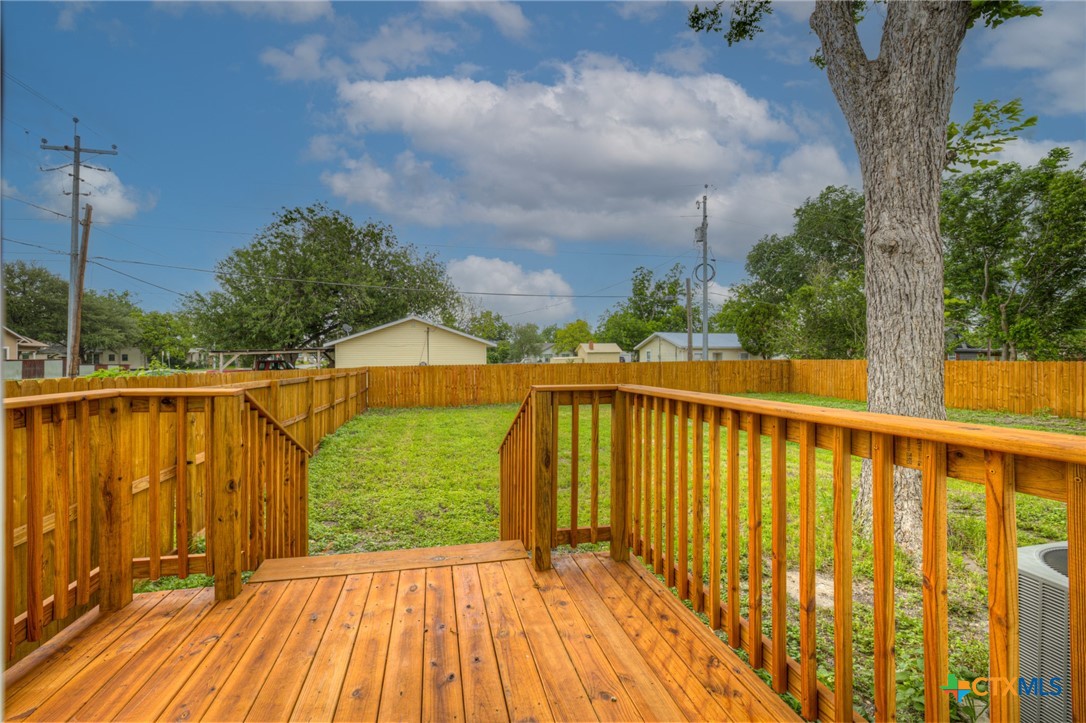 312 N Lavernia Property Photo 26