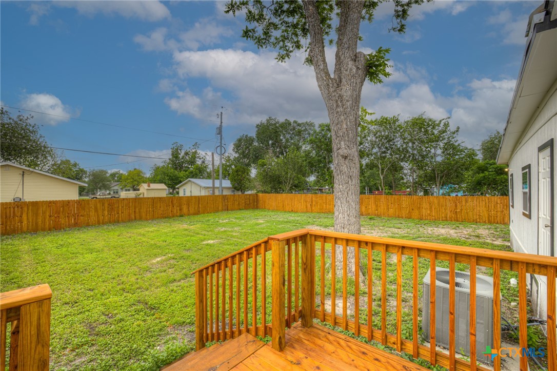 312 N Lavernia Property Photo 27