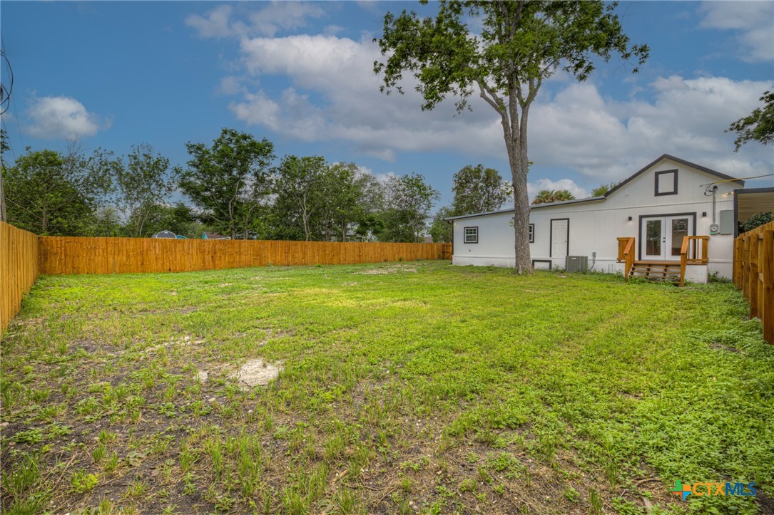 312 N Lavernia Property Photo 29