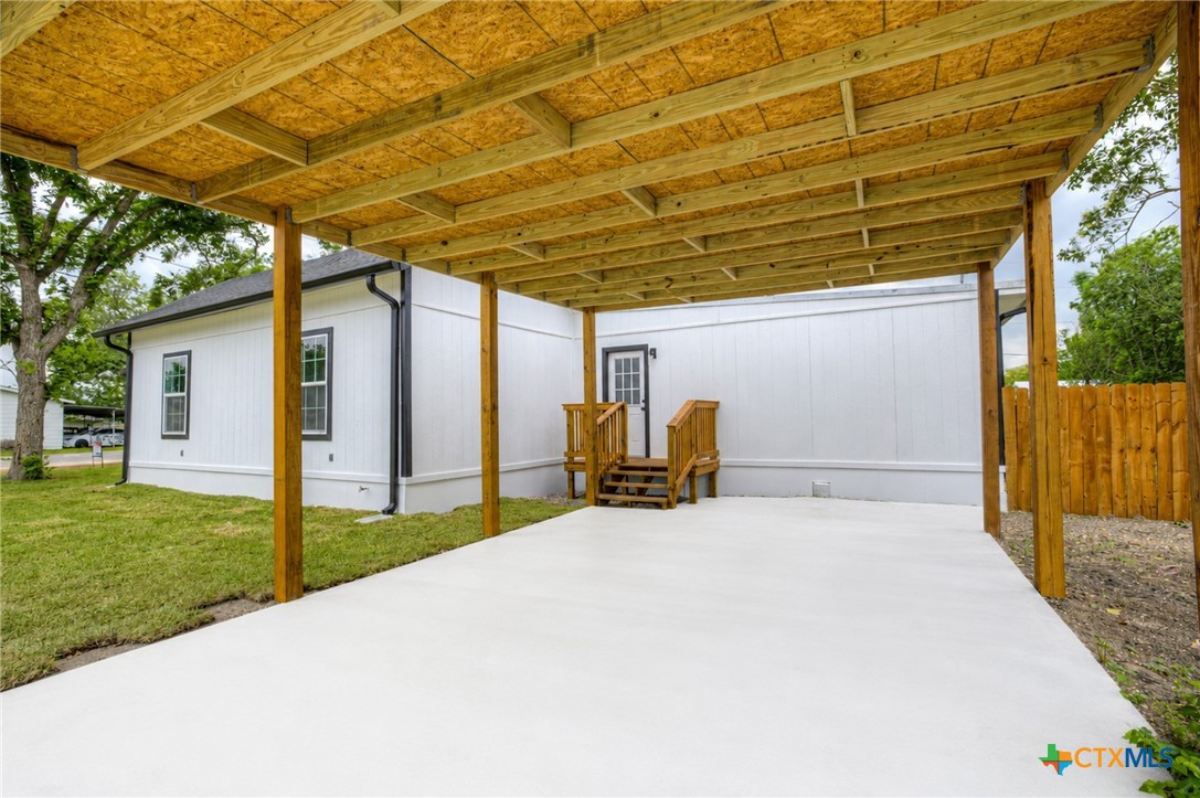 312 N Lavernia Property Photo 33
