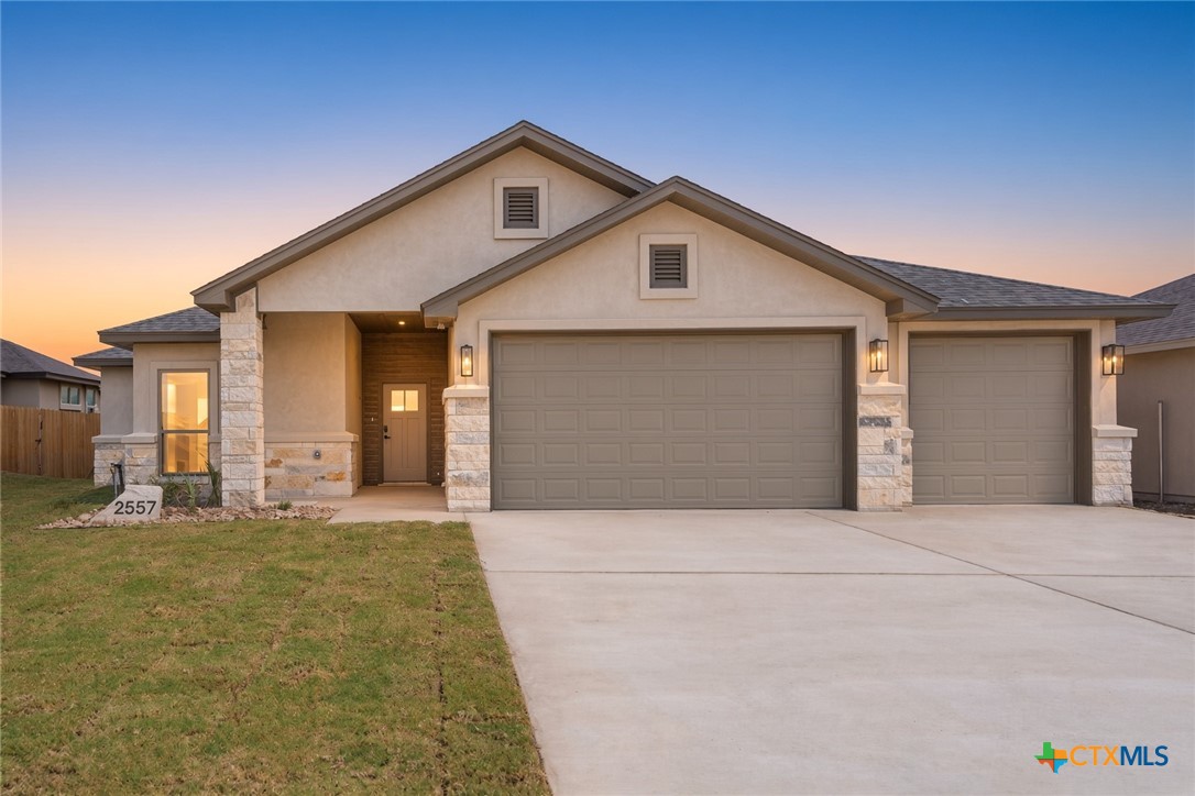 2557 Tin Barn Bluff Property Photo 1
