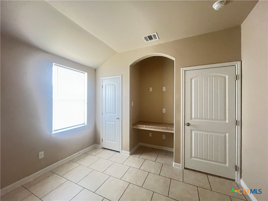 4606 Cambridge Drive B Property Photo 13
