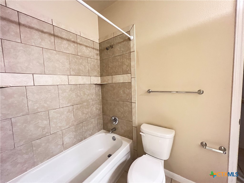 4606 Cambridge Drive B Property Photo 18