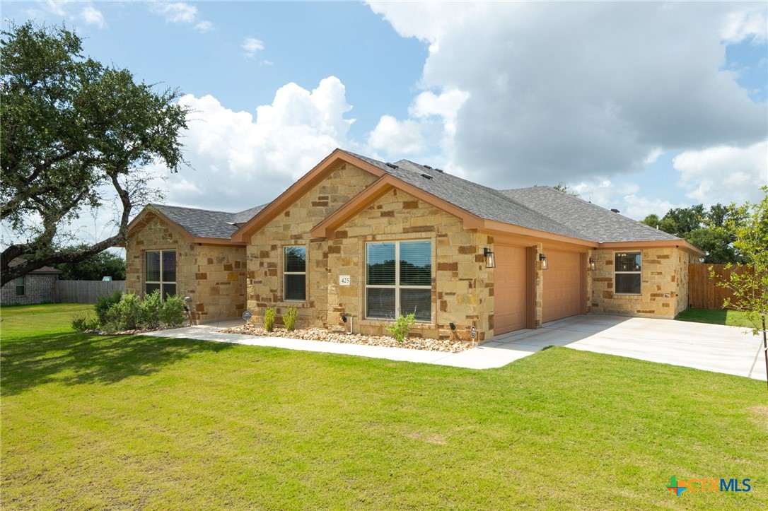 425 Ridge Crest Drive Property Photo 2