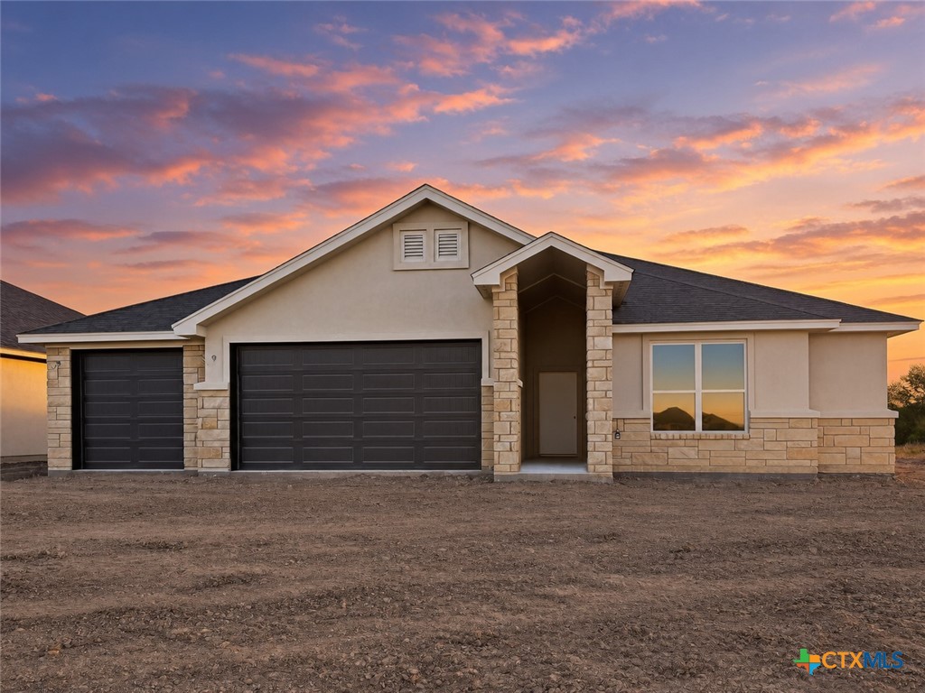 2563 Tin Barn Bluff Property Photo 1