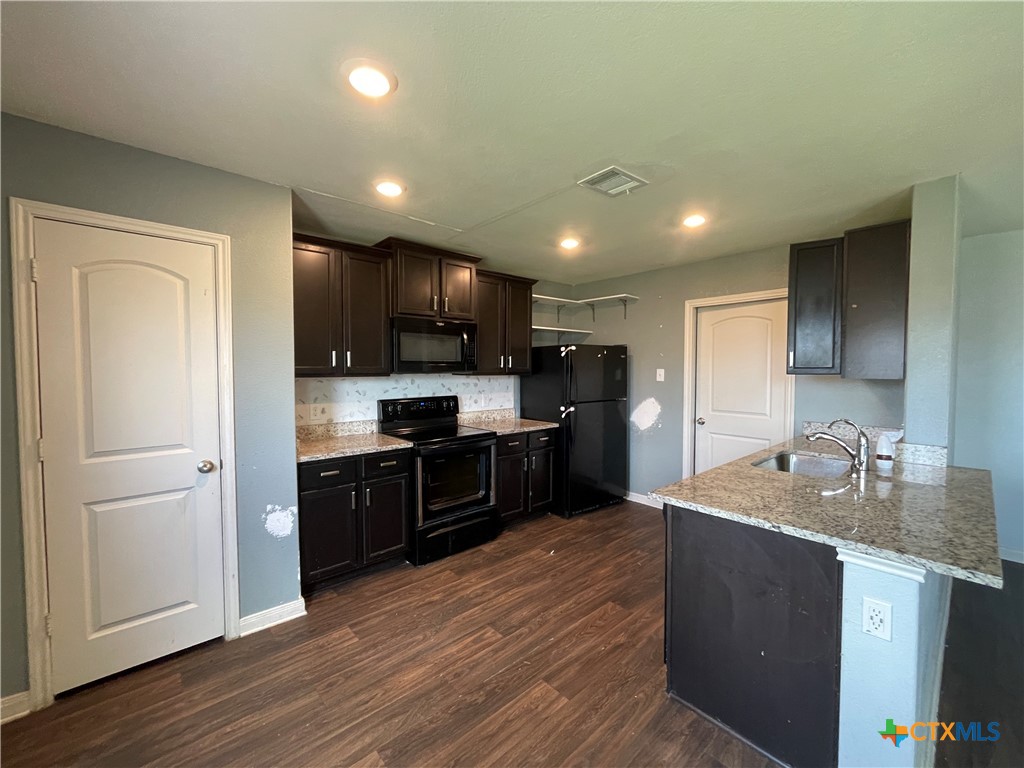 409 Wincliff Lane Property Photo 8