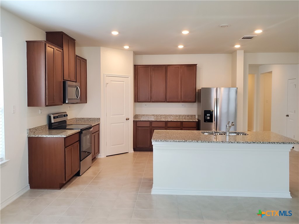 518 Deer Crest Drive Property Photo 5