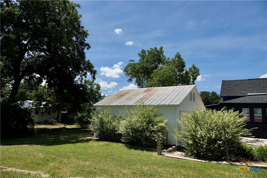 801 Reynolds Property Photo 7