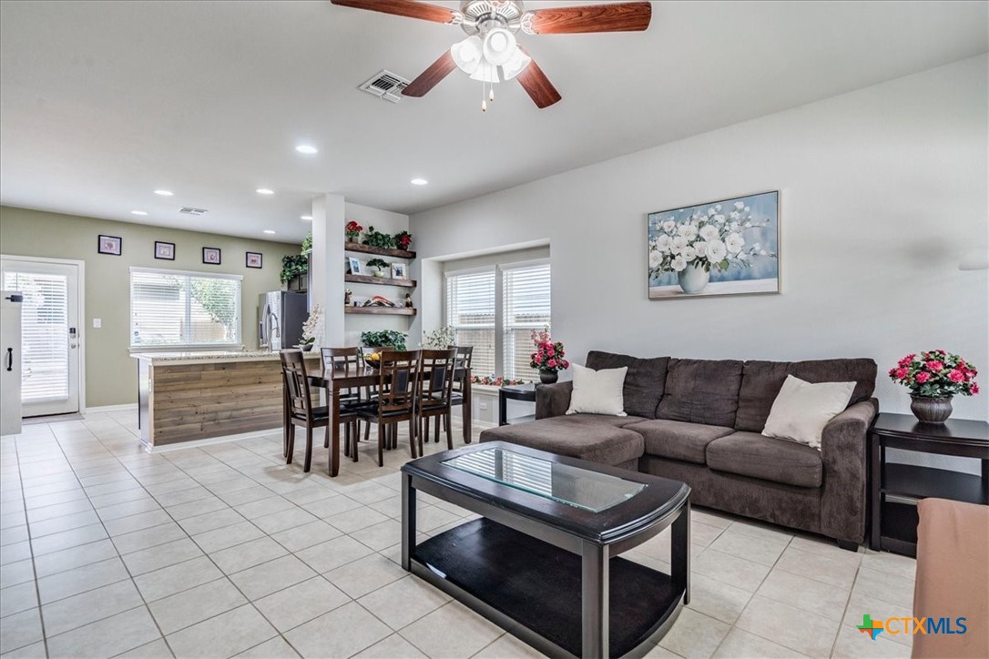 151 Friendship Oak Drive Property Photo 4