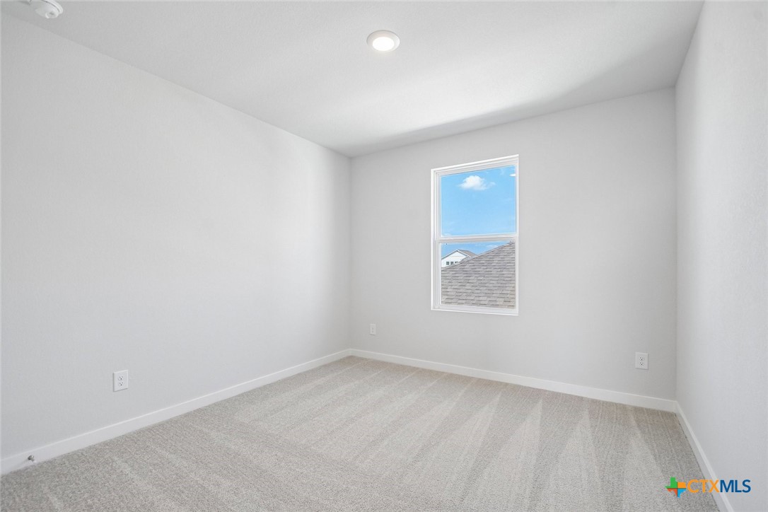 253 Firefox Way Property Photo 32
