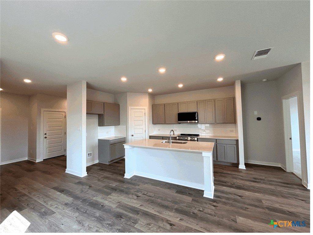 256 Firefox Way Property Photo 3