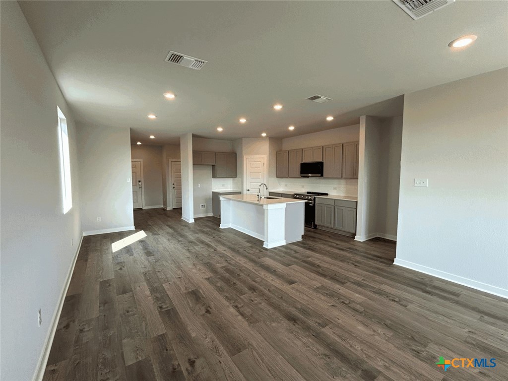 256 Firefox Way Property Photo 6
