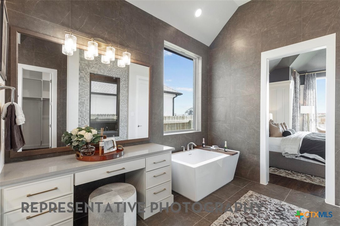 1828 Haecker View Property Photo 8