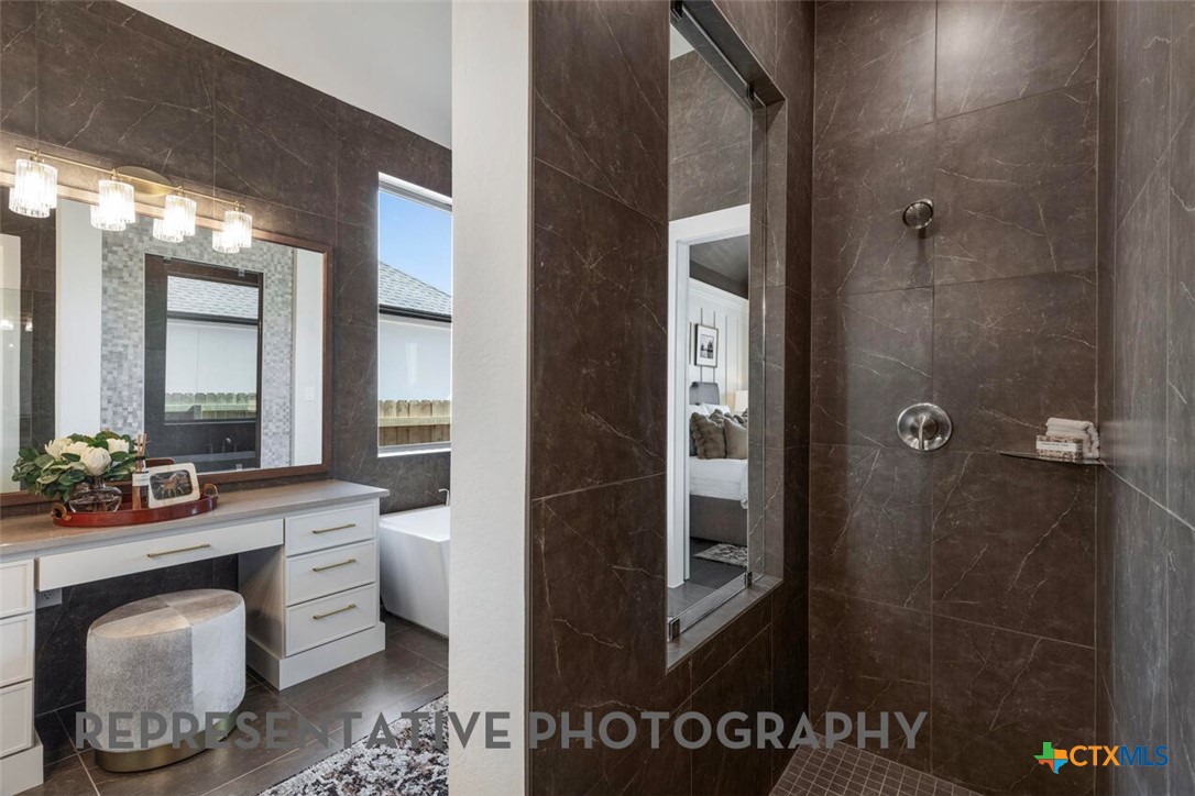 1828 Haecker View Property Photo 9