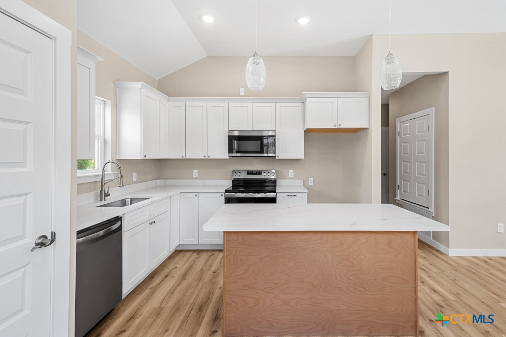 606 Bridge Street Property Photo 6