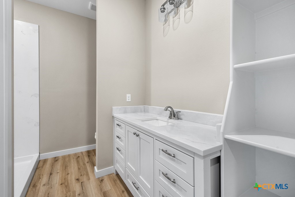 606 Bridge Street Property Photo 14