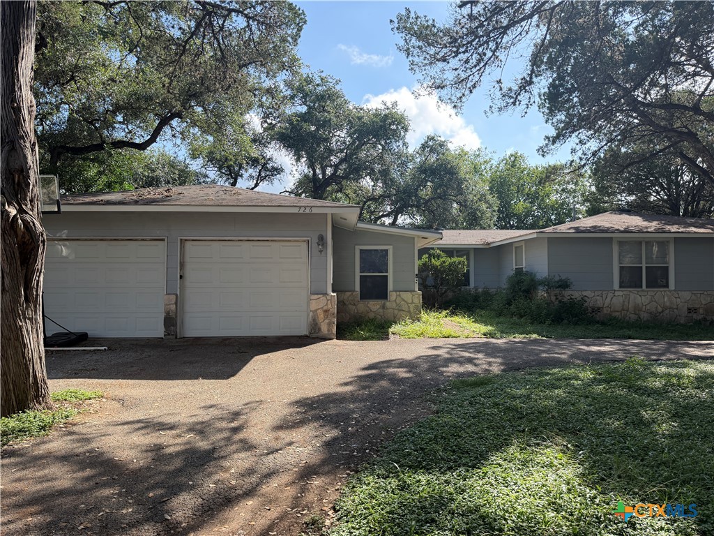 726 Encino Drive Property Photo 1