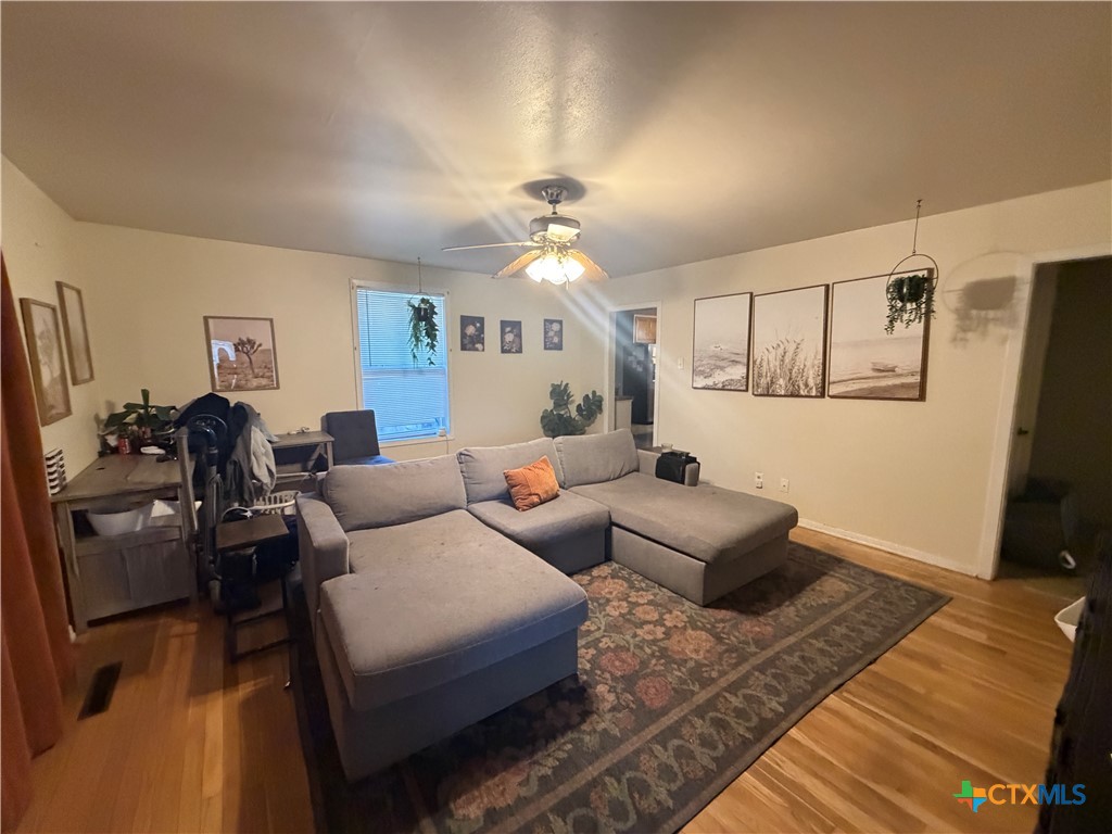 726 Encino Drive Property Photo 3