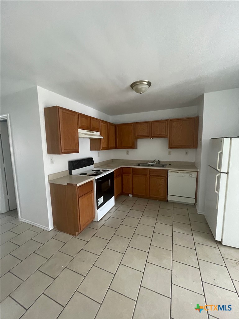 3404 Barcelona Drive D Property Photo 3