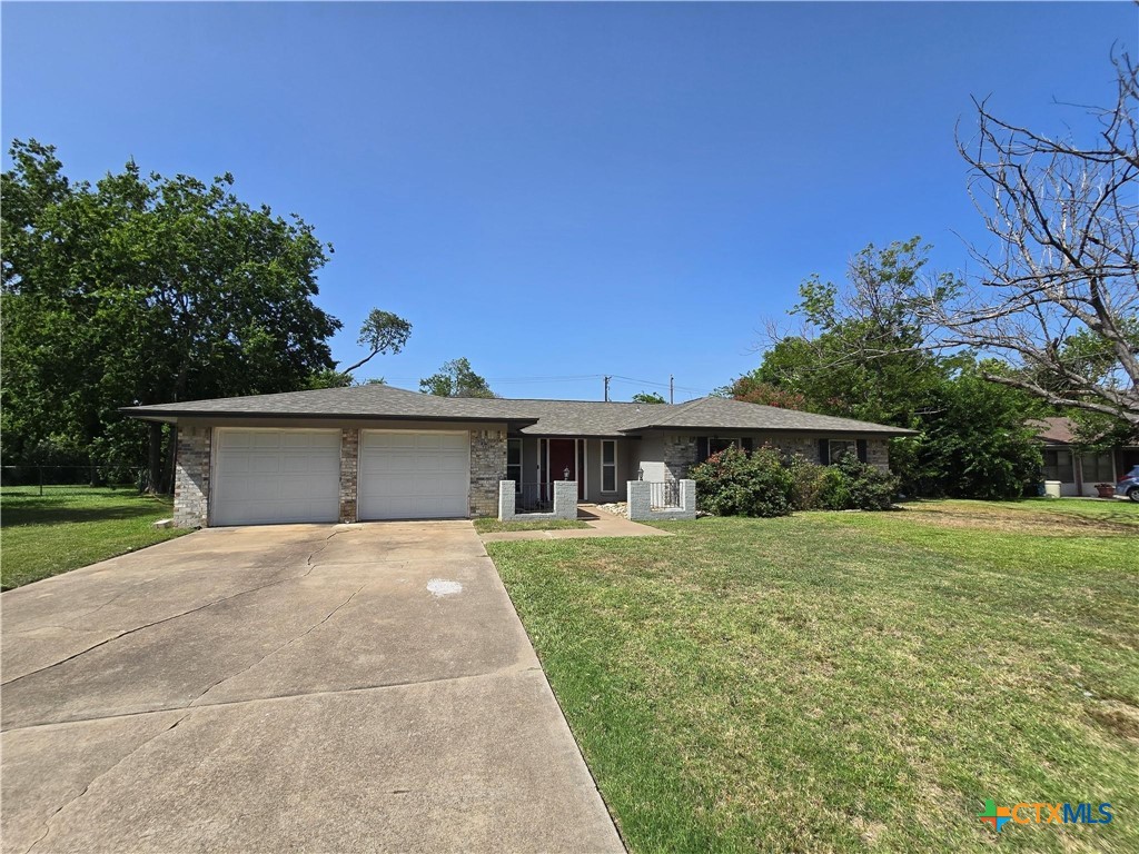 205 E Cherokee Drive Property Photo 1