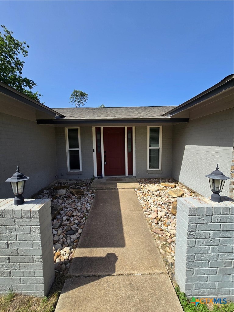 205 E Cherokee Drive Property Photo 2