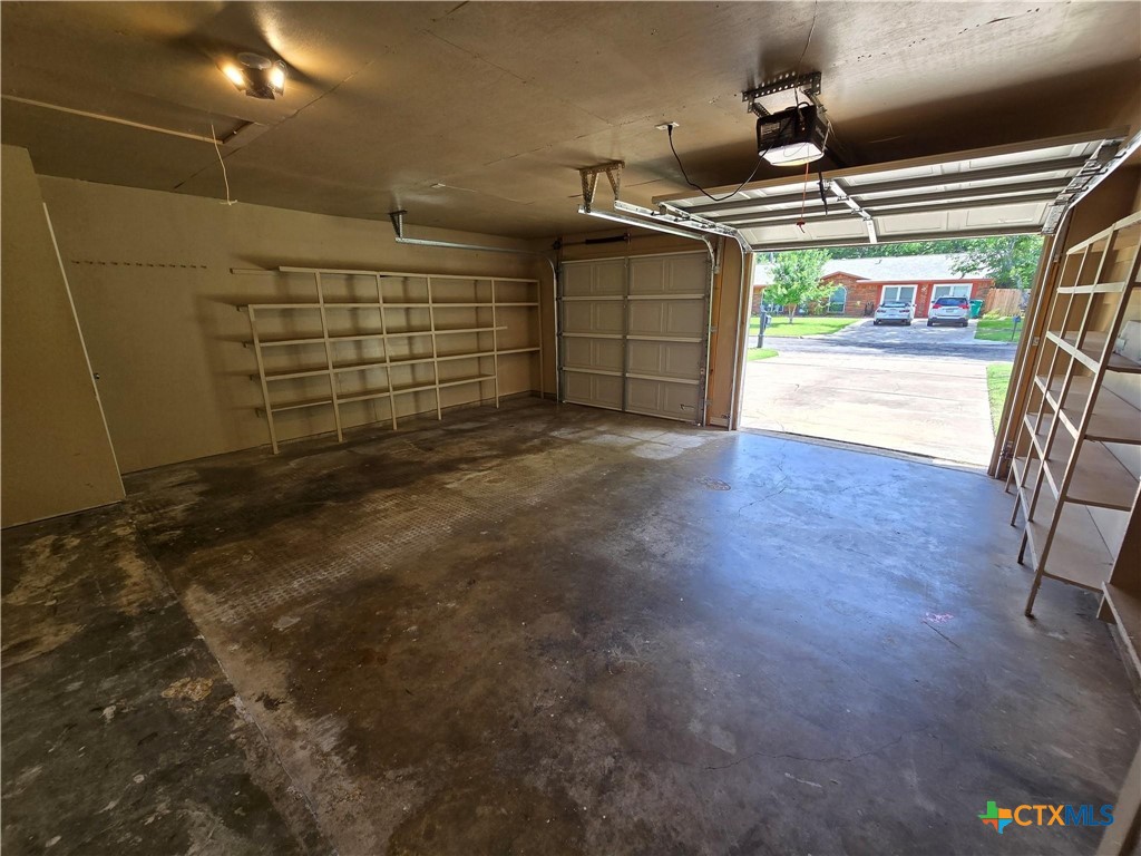 205 E Cherokee Drive Property Photo 20
