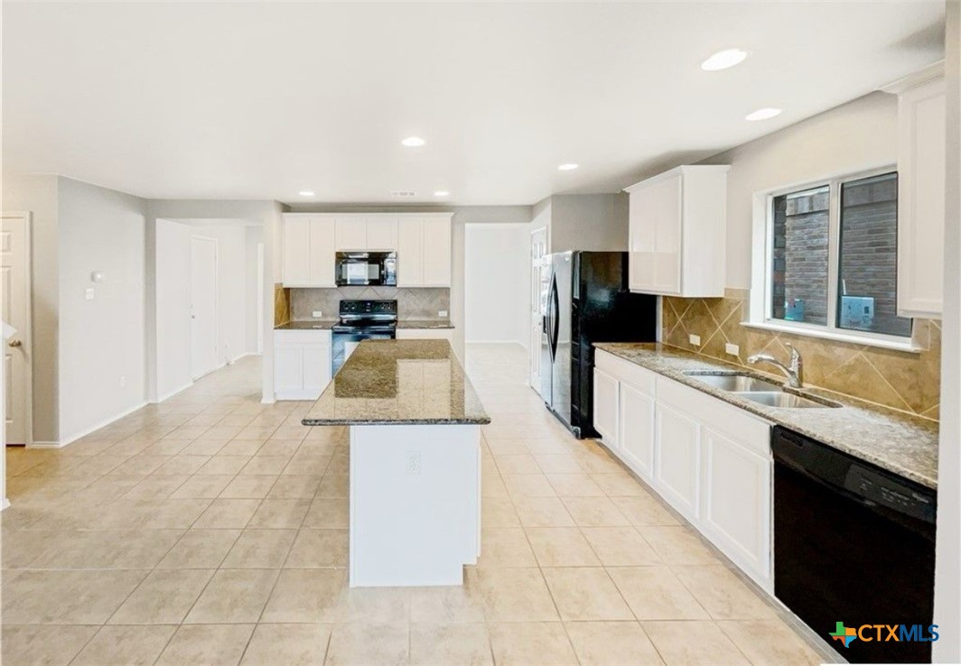 1321 Daffodil Drive Property Photo 4