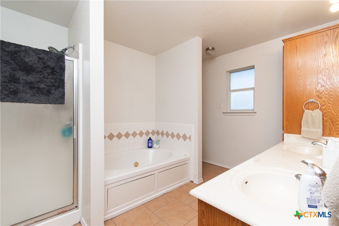 4310 Neta Drive Property Photo 11