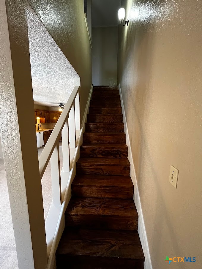 202 N Walnut 104 Property Photo 5