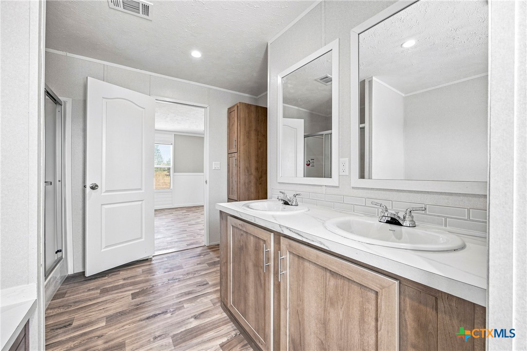 619004 Property Photo 16