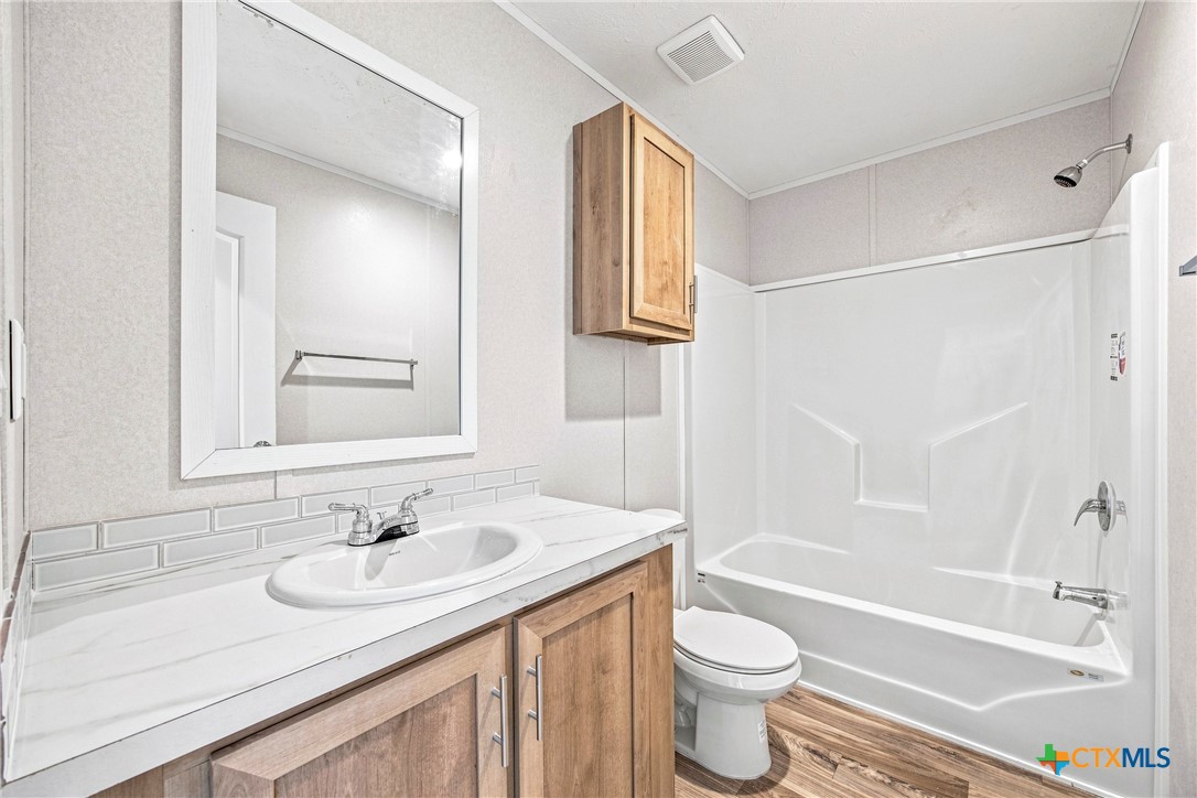 619004 Property Photo 23