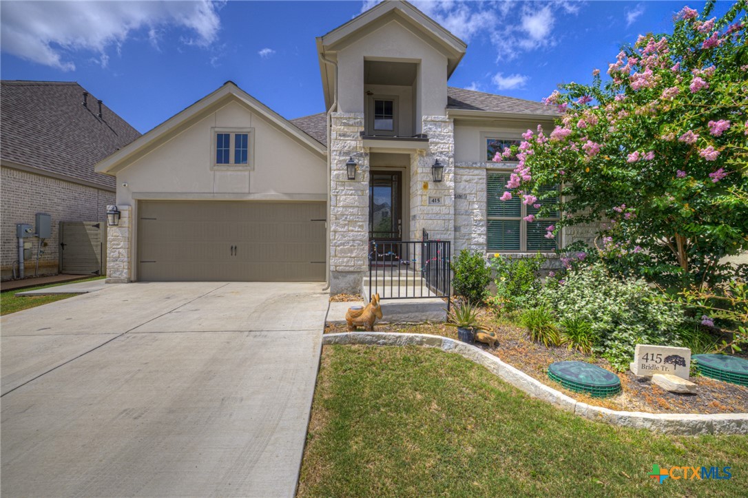 415 Bridle Trail Property Photo 4